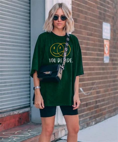 styling an oversized t shirt.